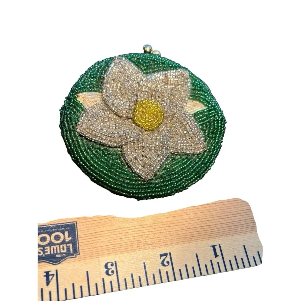 Vintage Beaded Coin Purse‎ Green White Poinsettia Christmas Holiday